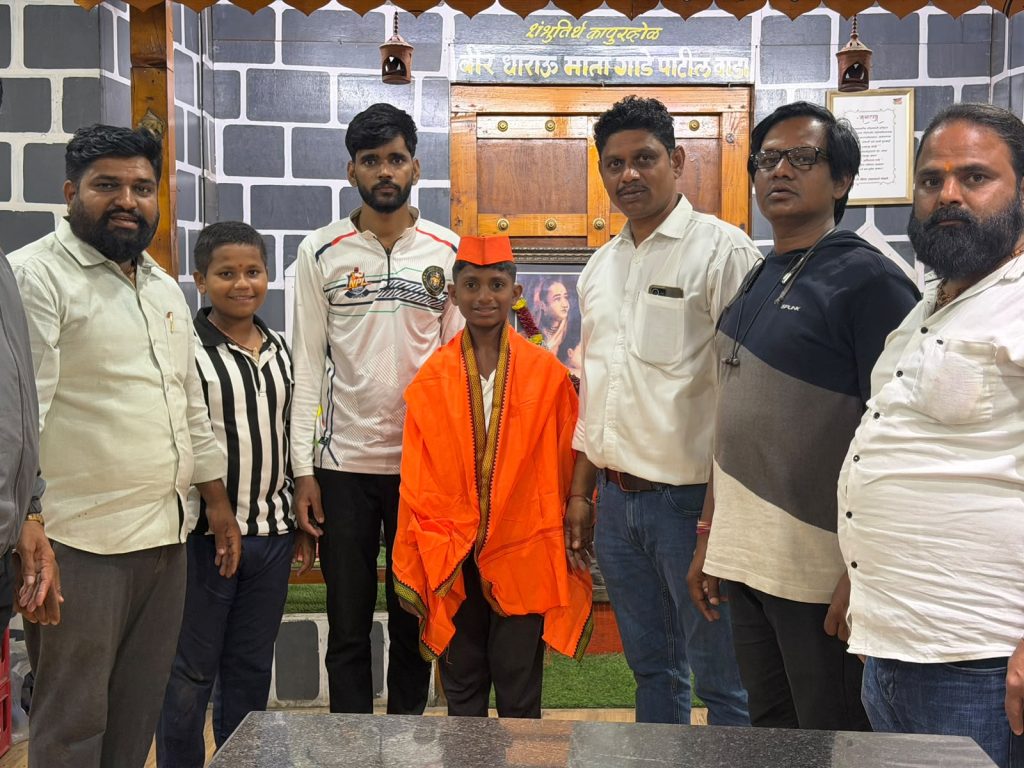 कापूरहोळ येथे स्वच्छता मोहीम; ‘भोरचा बगळ्याभाऊ’ व सहकाऱ्यांचा विशेष सत्कार