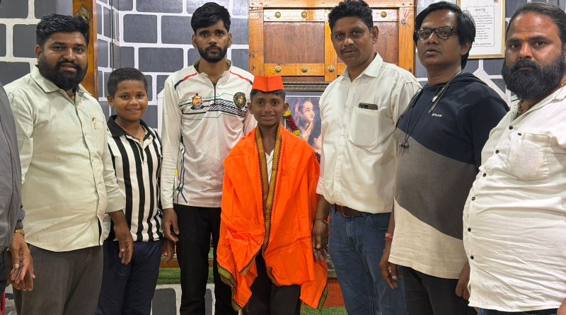 कापूरहोळ येथे स्वच्छता मोहीम; ‘भोरचा बगळ्याभाऊ’ व सहकाऱ्यांचा विशेष सत्कार